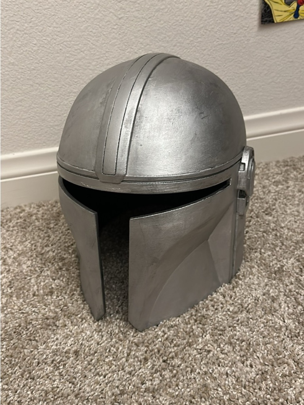 Silver Mandalorian-Style Helmet